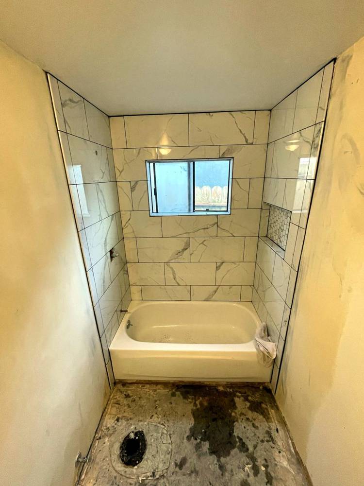 Marble-look surround with a niche